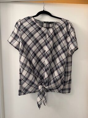 Doe & Rae Plaid Tie-Front Short Sleeve Blouse